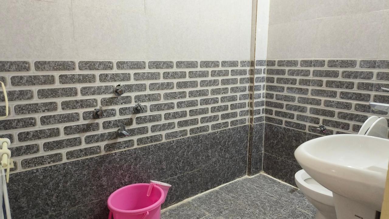 Nain Guest House 우자인 외부 사진