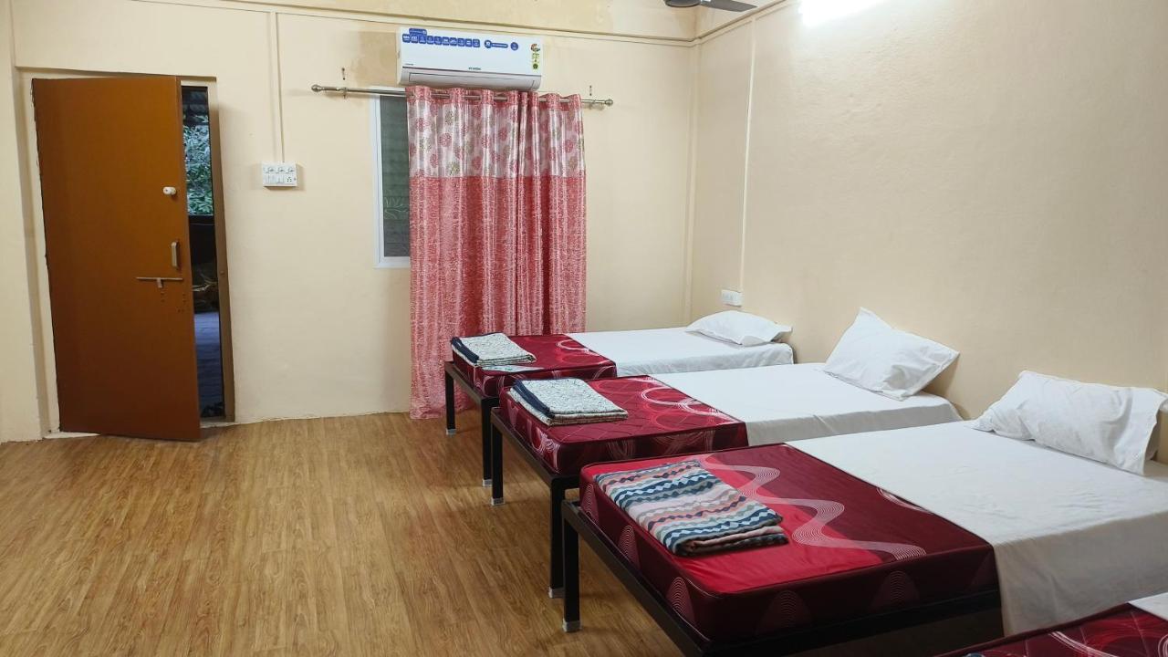 Nain Guest House 우자인 외부 사진