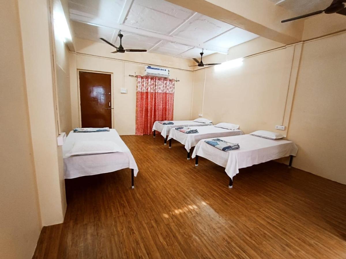 Nain Guest House 우자인 외부 사진