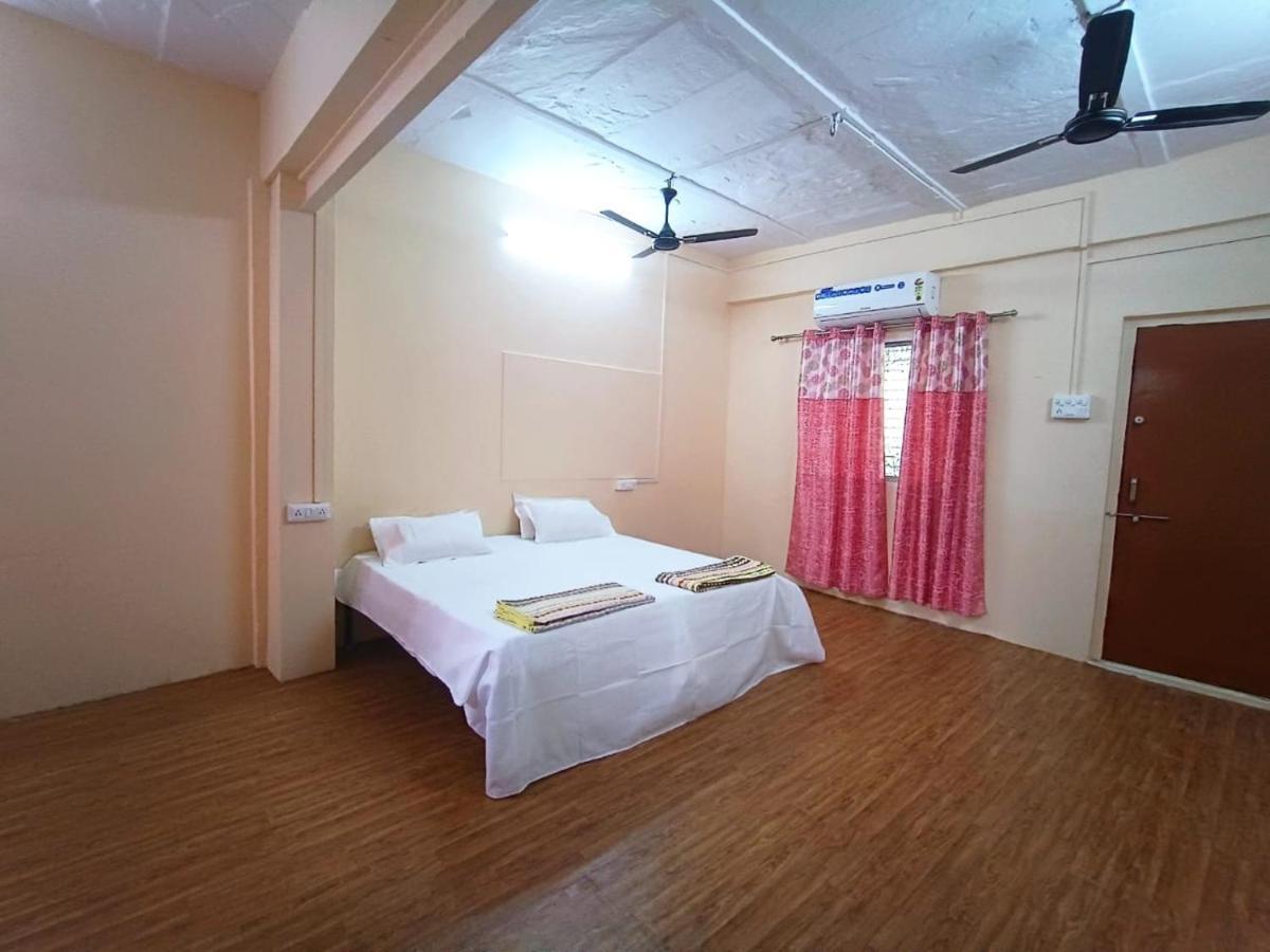 Nain Guest House 우자인 외부 사진