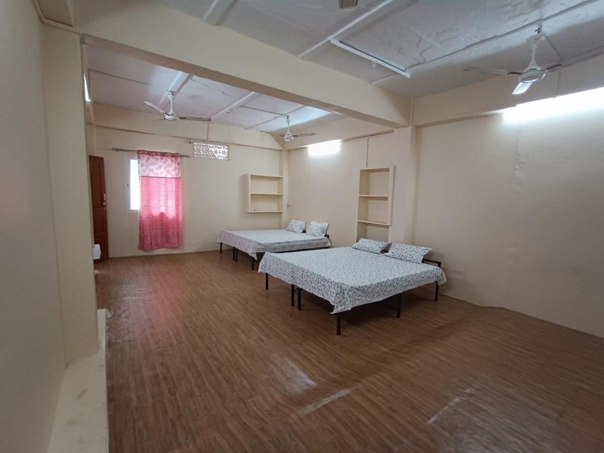 Nain Guest House 우자인 외부 사진