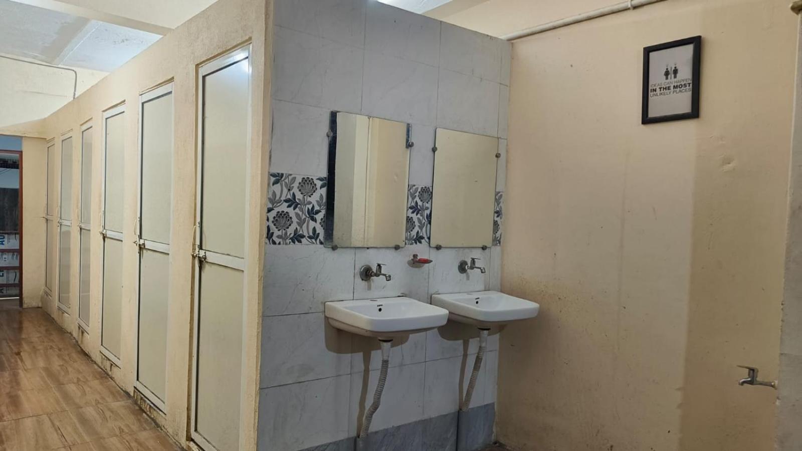 Nain Guest House 우자인 외부 사진